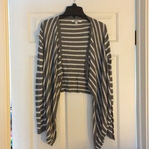 DKNY girls long sleeved cardigan  Size Xl